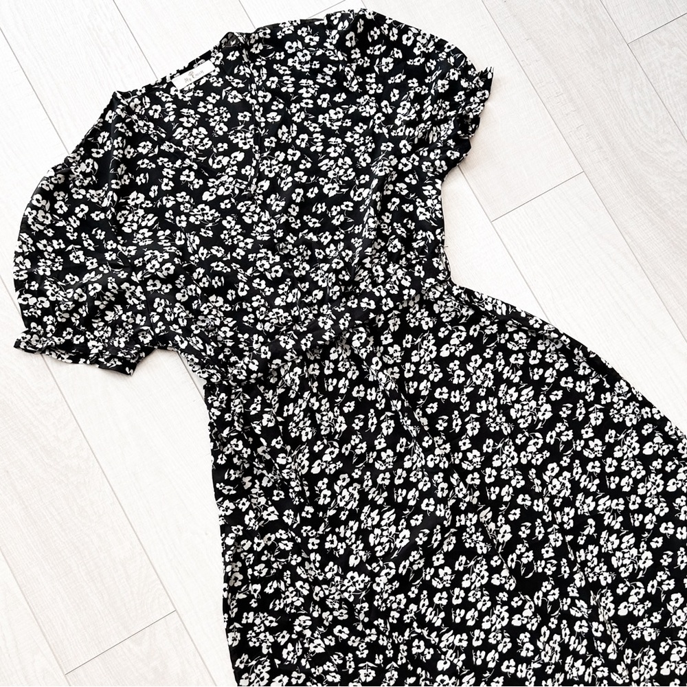 Black and white floral maxi cottagecore style dress - Picture 5 of 13